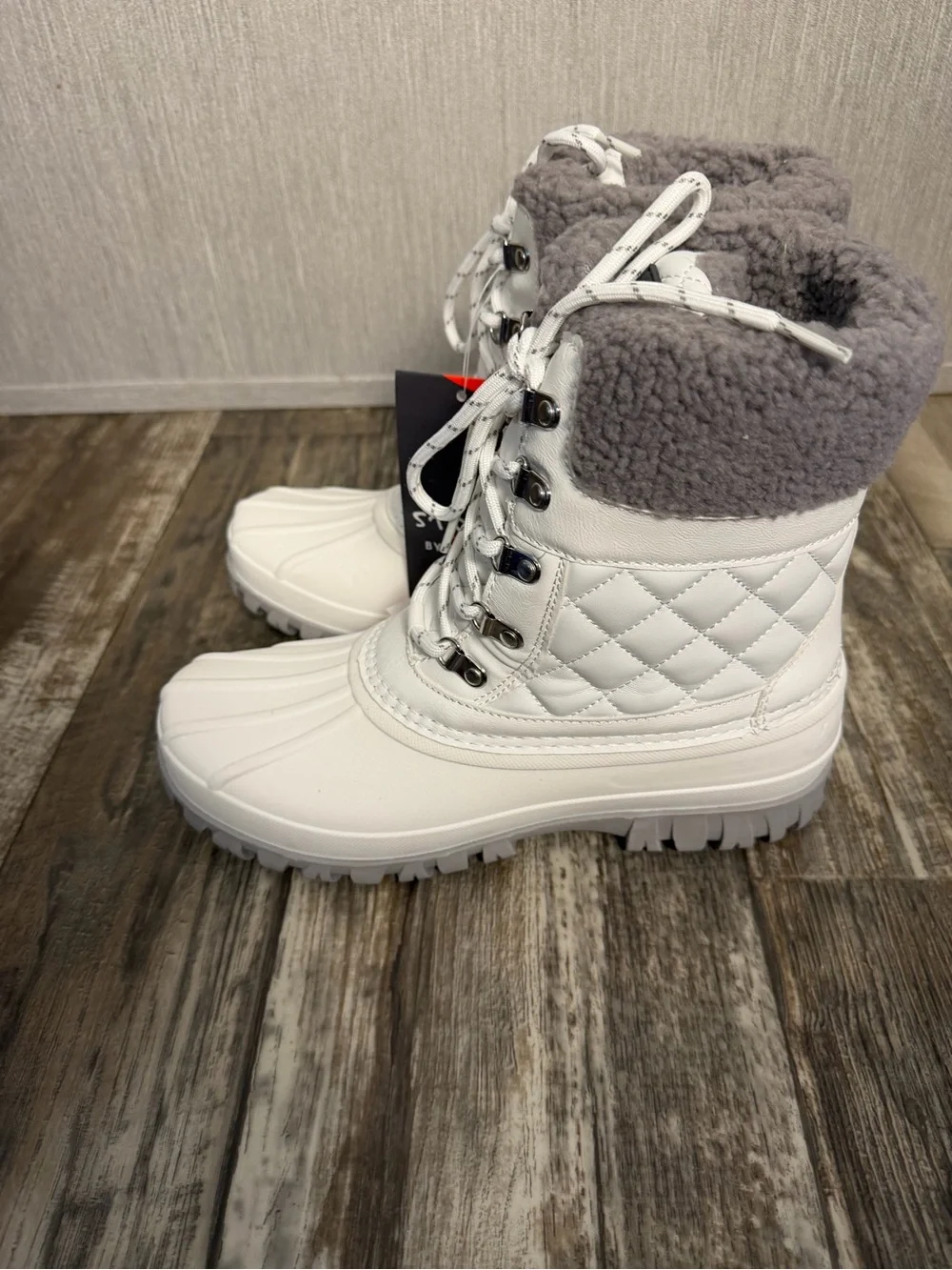 Storm by Cougar White Women's Insulated Winter Lace-Up Boots Size 10 Wide